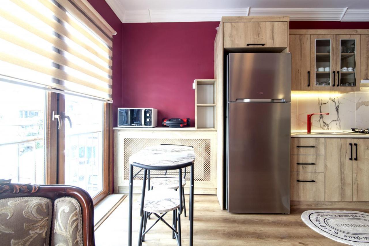 Charming Flat Near Kennedy Avenue In Fatih Daire İstanbul
